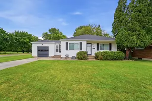 607 W Lake Ave, New Carlisle, OH 45344 - Photo 1