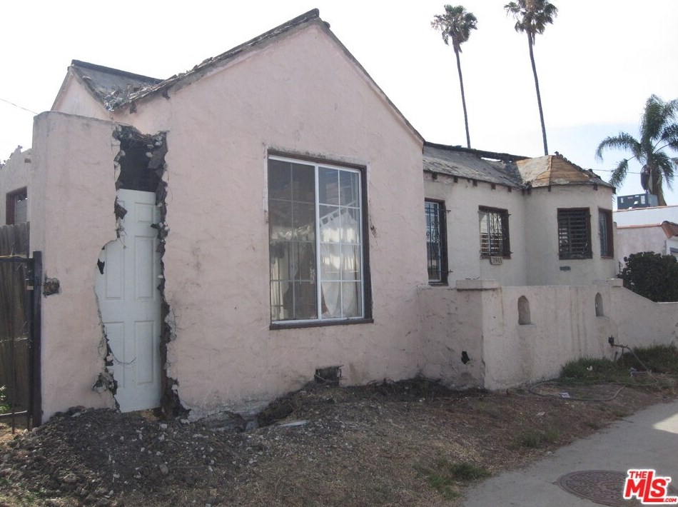 7911 Denker Ave, Los Angeles, CA 90047-2856