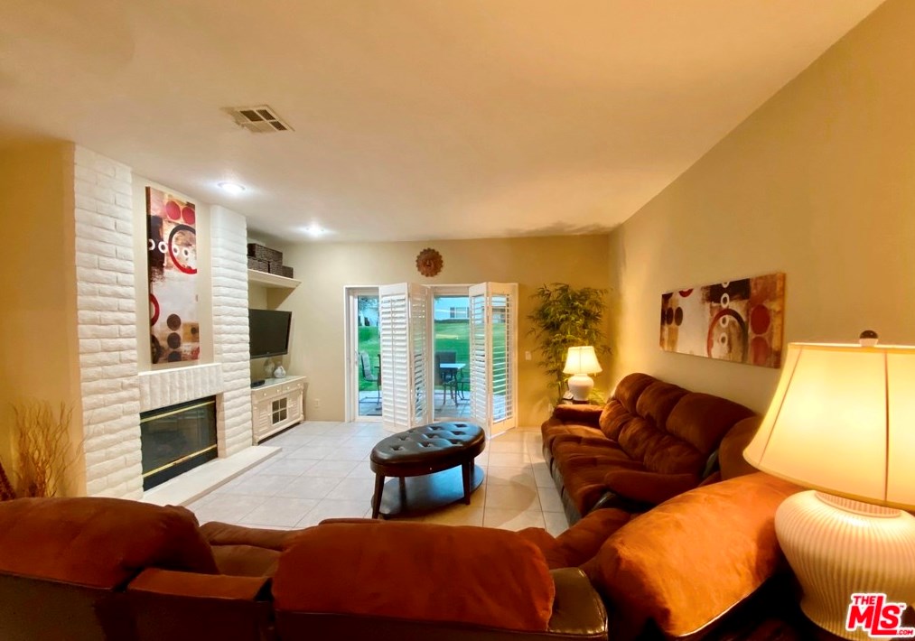 313 Vista Royale Dr, Palm Desert, CA 92211-1708