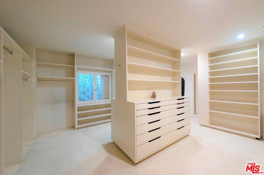 218 Strada Corta Rd, Los Angeles CA 90077-3726 exterior