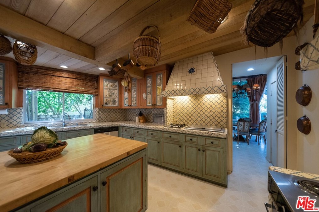 218 Strada Corta Rd, Los Angeles CA 90077-3726 exterior