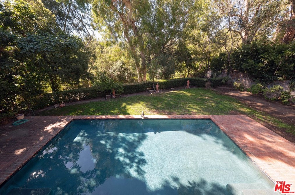 218 Strada Corta Rd, Los Angeles CA 90077-3726 exterior