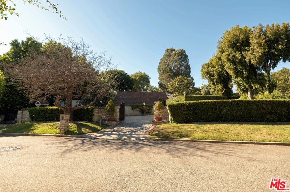 218 Strada Corta Rd, Los Angeles CA 90077-3726 exterior