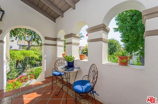 1101 Oakhurst Dr, Los Angeles, CA 90035-1307