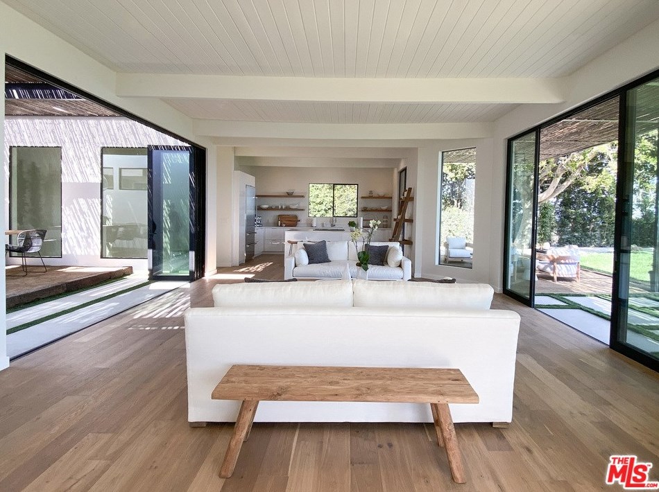 28926 Cliffside Dr, Malibu CA  90265-4211 exterior