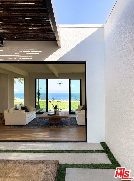 28926 Cliffside Dr, Malibu CA  90265-4211 exterior