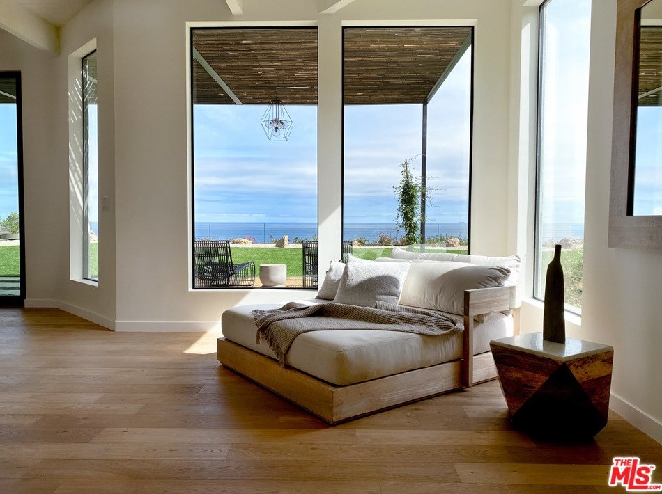 28926 Cliffside Dr, Malibu CA  90265-4211 exterior