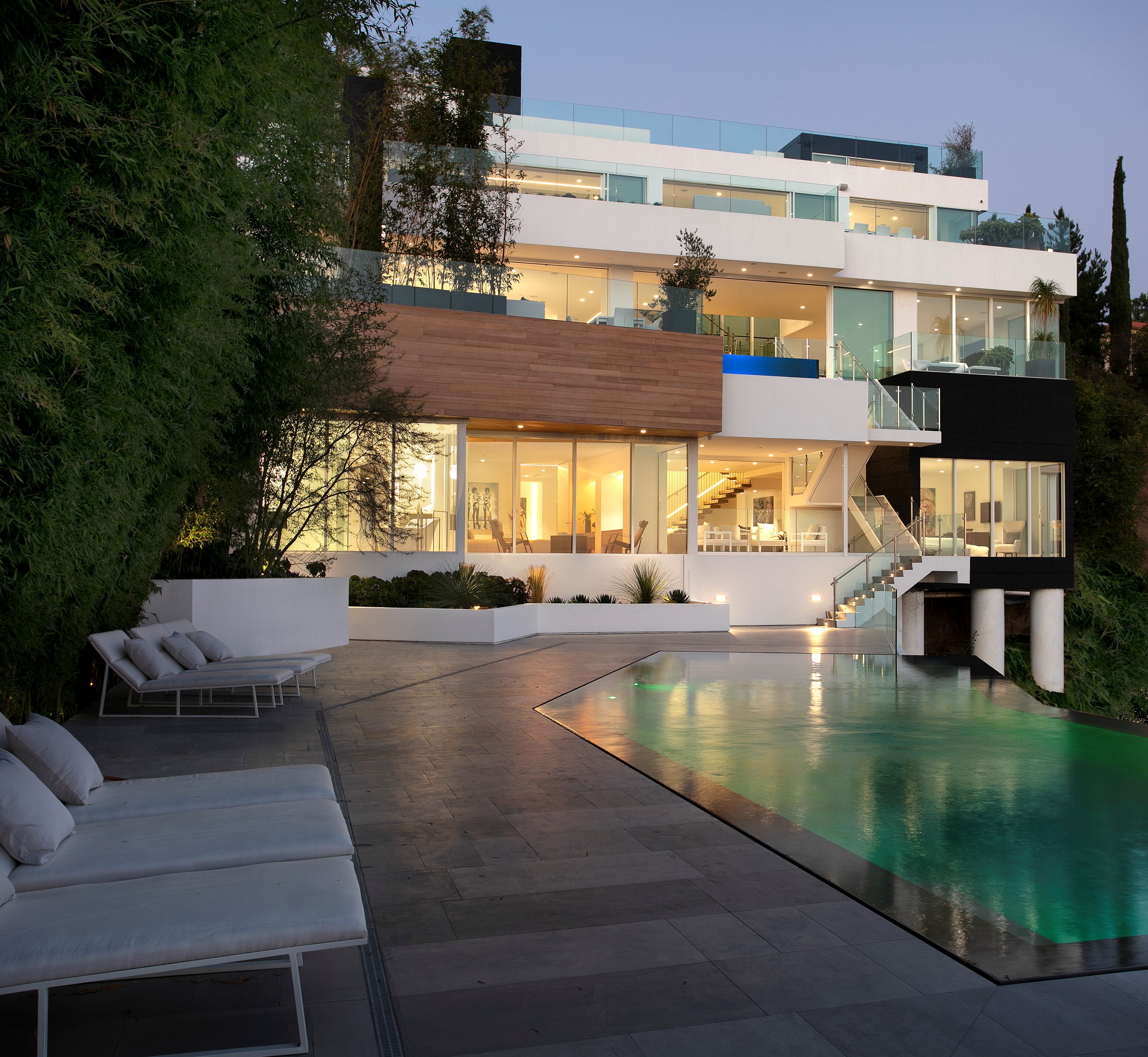 1615 Blue Jay Way, Los Angeles, CA 90069-1216