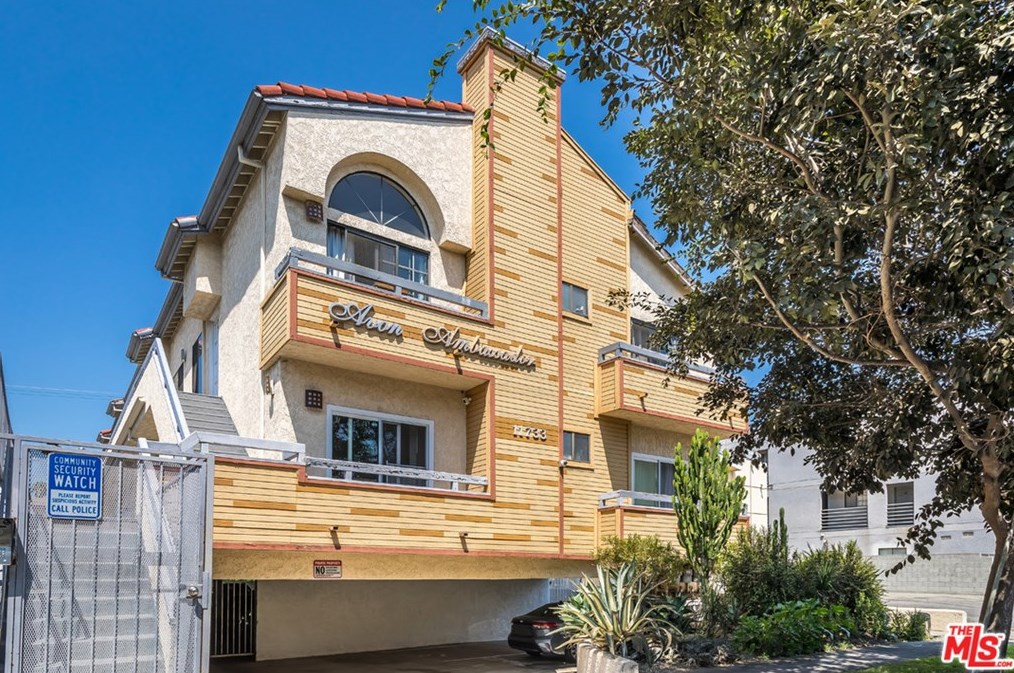 11733 Avon Way, Los Angeles, CA 90066-6300
