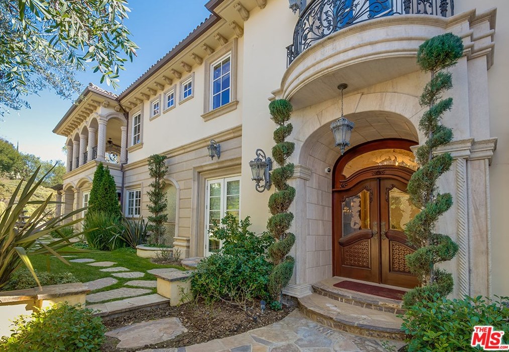 2680 Bowmont Dr, Beverly Hills, CA 90210-1815