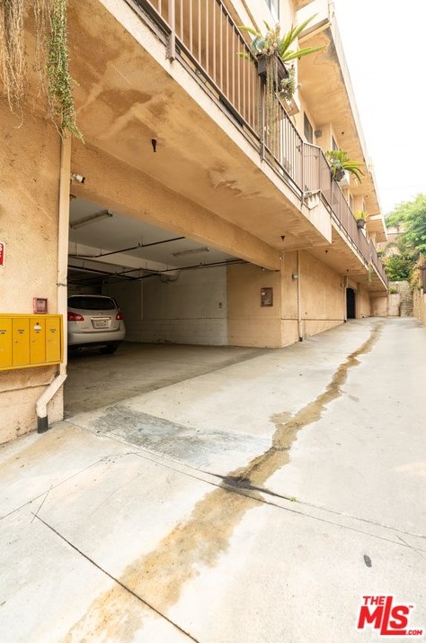 5325 Huntington Dr, Los Angeles CA  90032-2660 exterior