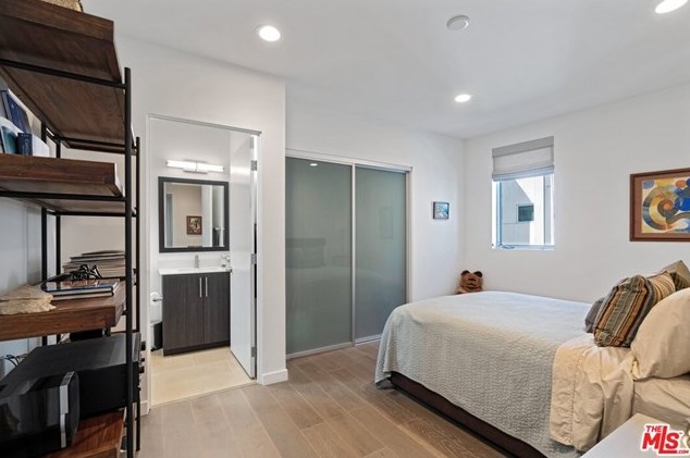 1924 Carmen Ave, Los Angeles CA  90068-4013 exterior