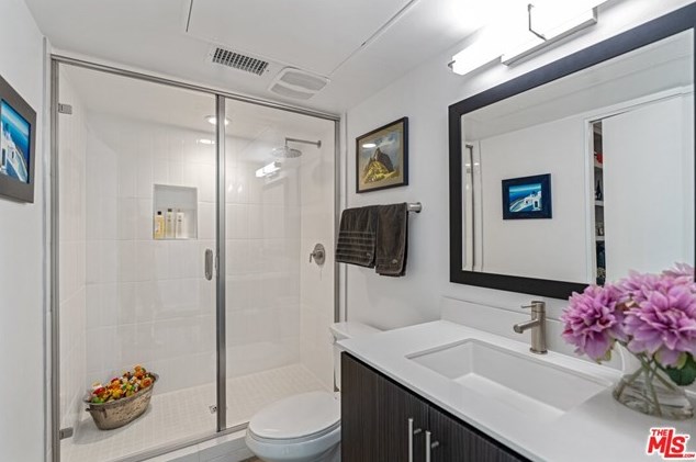 1924 Carmen Ave, Los Angeles CA  90068-4013 exterior