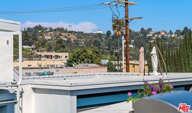 1924 Carmen Ave, Los Angeles CA  90068-4013 exterior