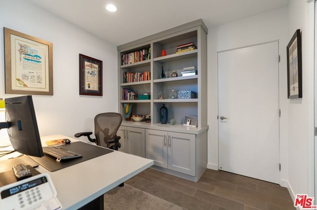 1924 Carmen Ave, Los Angeles, CA 90068-4013