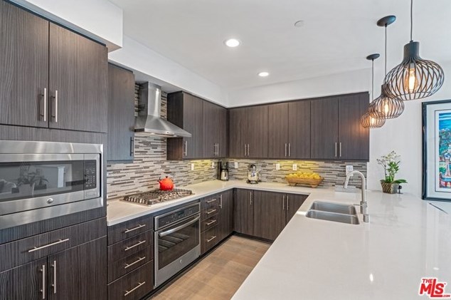 1924 Carmen Ave, Los Angeles CA  90068-4013 exterior