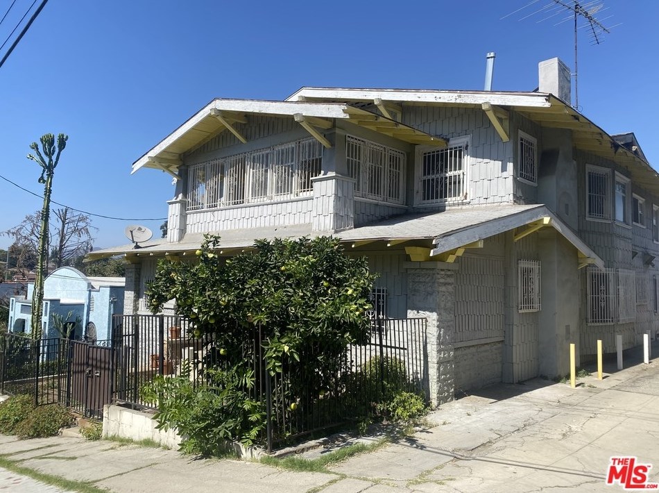 1923 Kent St, Los Angeles, CA 90026-4140