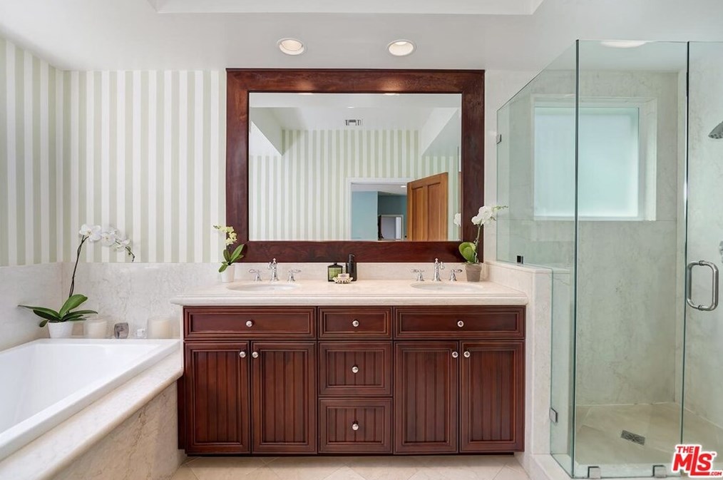 2435 Horse Shoe Canyon Rd, Los Angeles CA  90046-1541 exterior