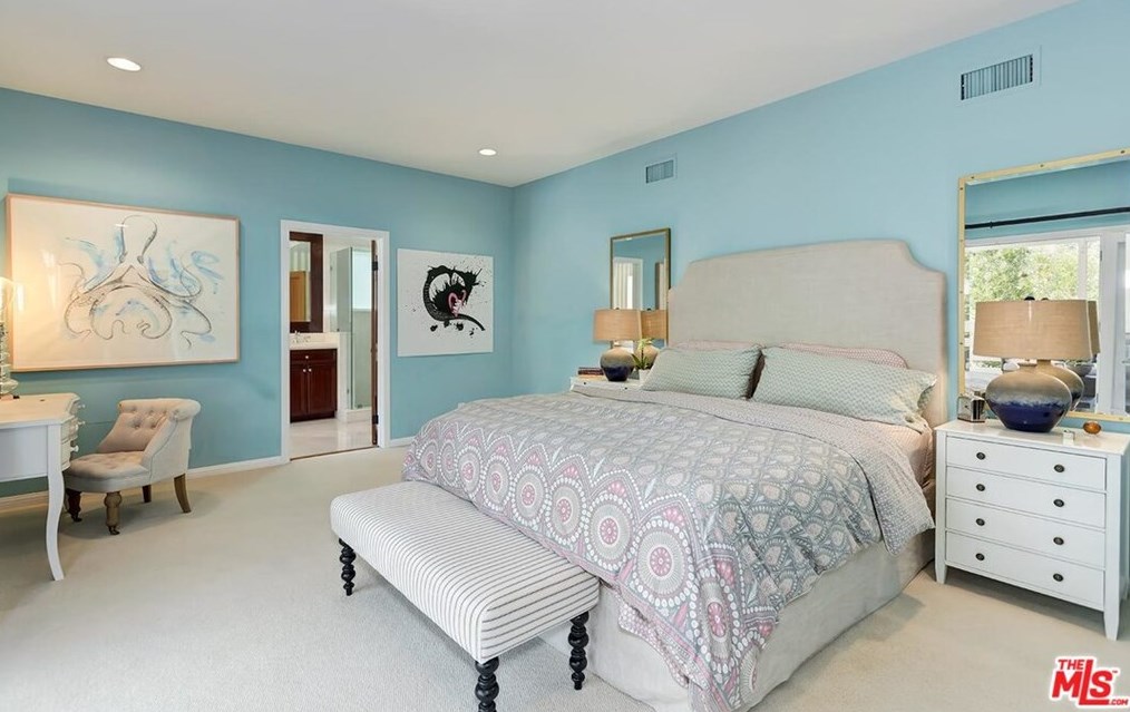 2435 Horse Shoe Canyon Rd, Los Angeles CA  90046-1541 exterior