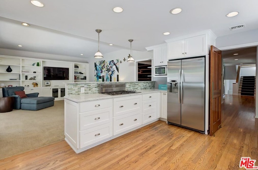 2435 Horse Shoe Canyon Rd, Los Angeles CA  90046-1541 exterior