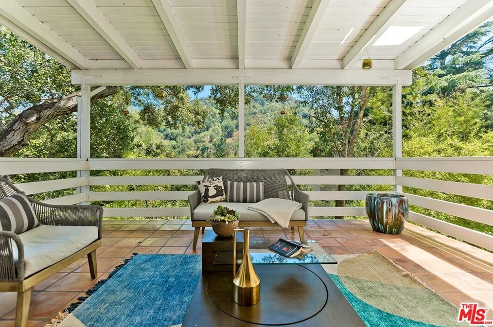 2435 Horse Shoe Canyon Rd, Los Angeles CA  90046-1541 exterior