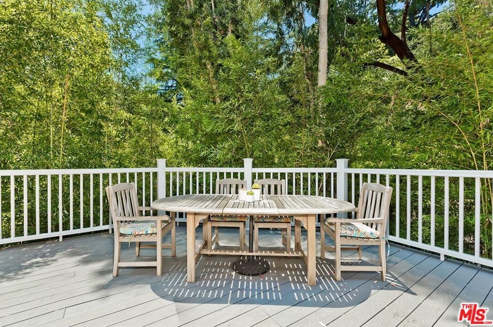 2435 Horse Shoe Canyon Rd, Los Angeles CA  90046-1541 exterior