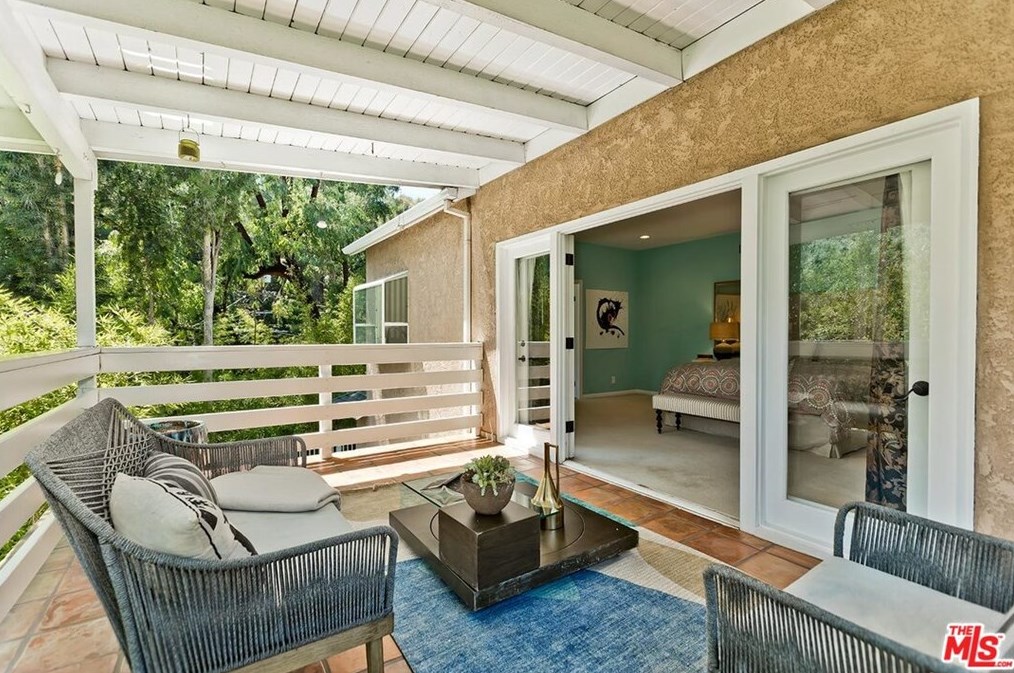 2435 Horse Shoe Canyon Rd, Los Angeles CA  90046-1541 exterior