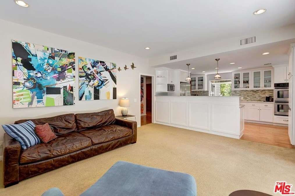 2435 Horse Shoe Canyon Rd, Los Angeles CA  90046-1541 exterior