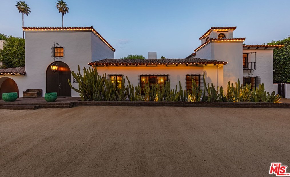 820 Roxbury Dr, Beverly Hills, CA 90210-3018