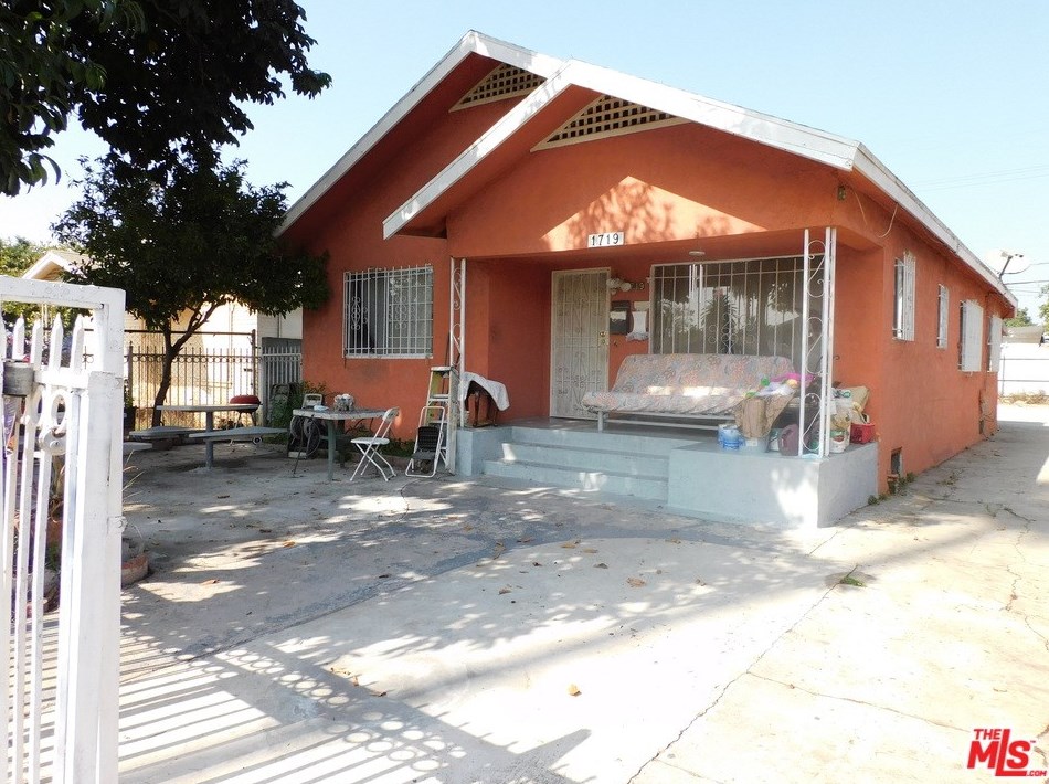 1719 38th St, Los Angeles, CA 90062-1017