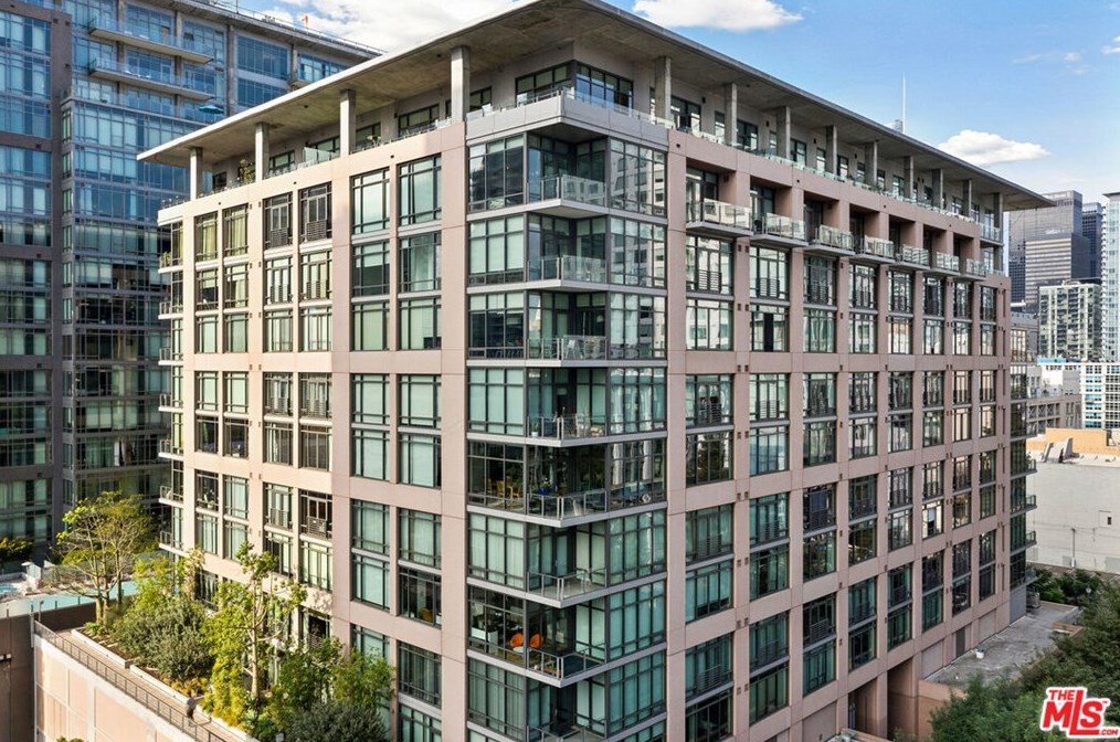 1111 S Grand Ave #1111, Los Angeles, CA 90015