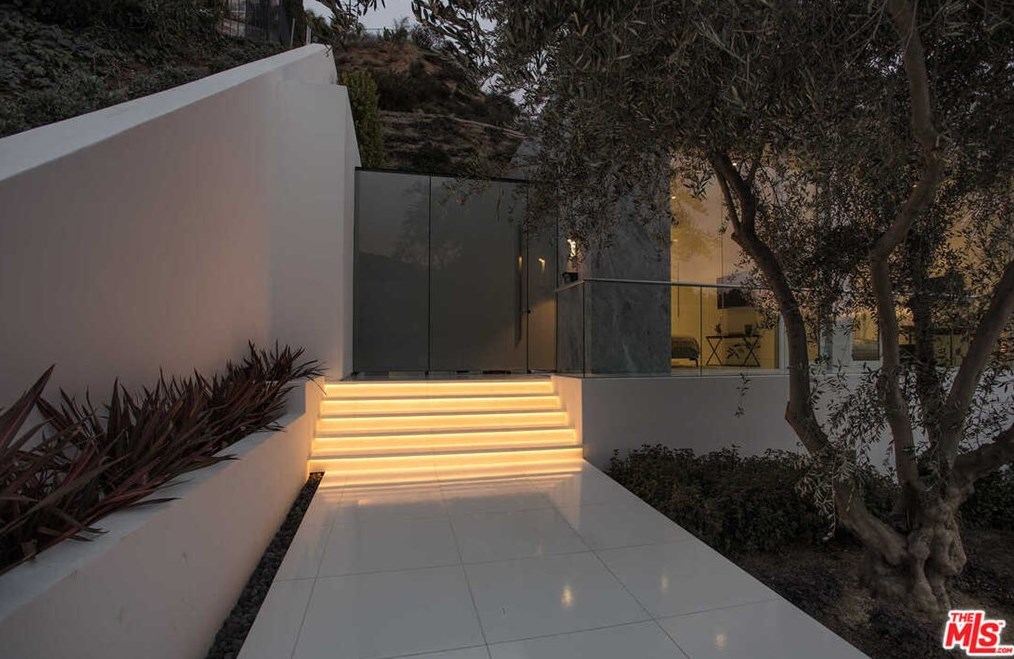 1814 Doheny Dr, Los Angeles, CA 90069-1110