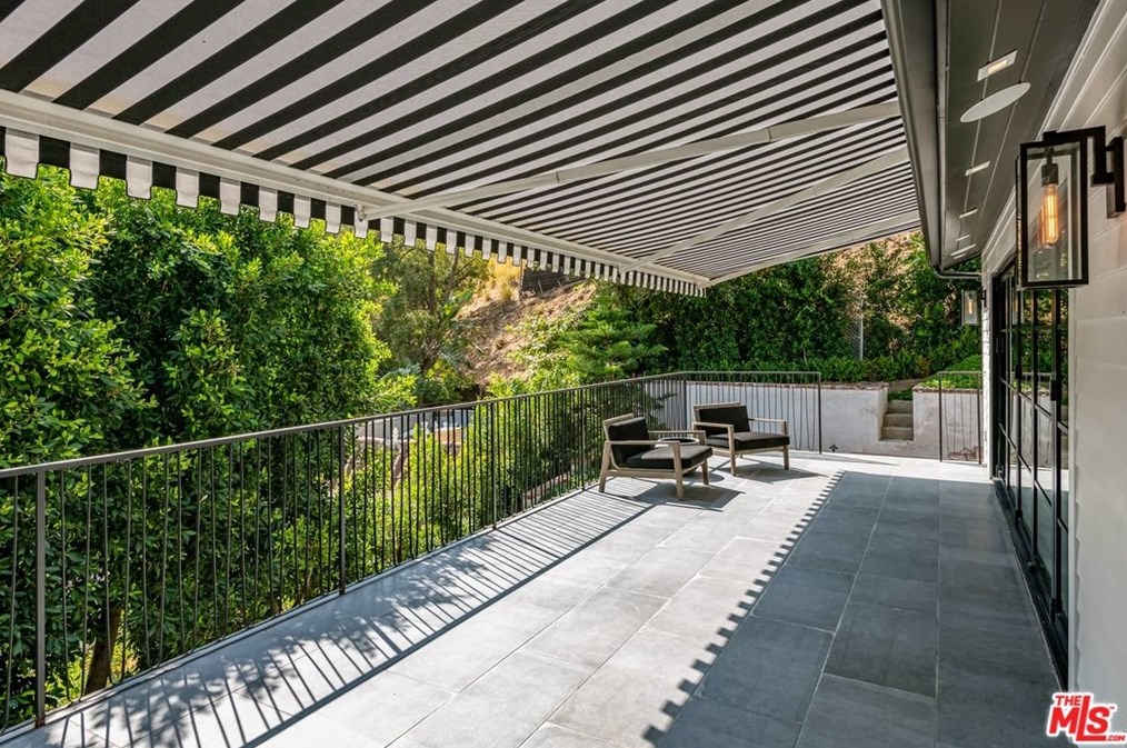 1625 Queens Rd, Los Angeles CA  90069-1430 exterior