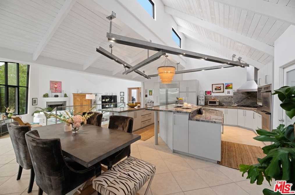 6440 Via Escondido Dr, Malibu, CA 90265-4417