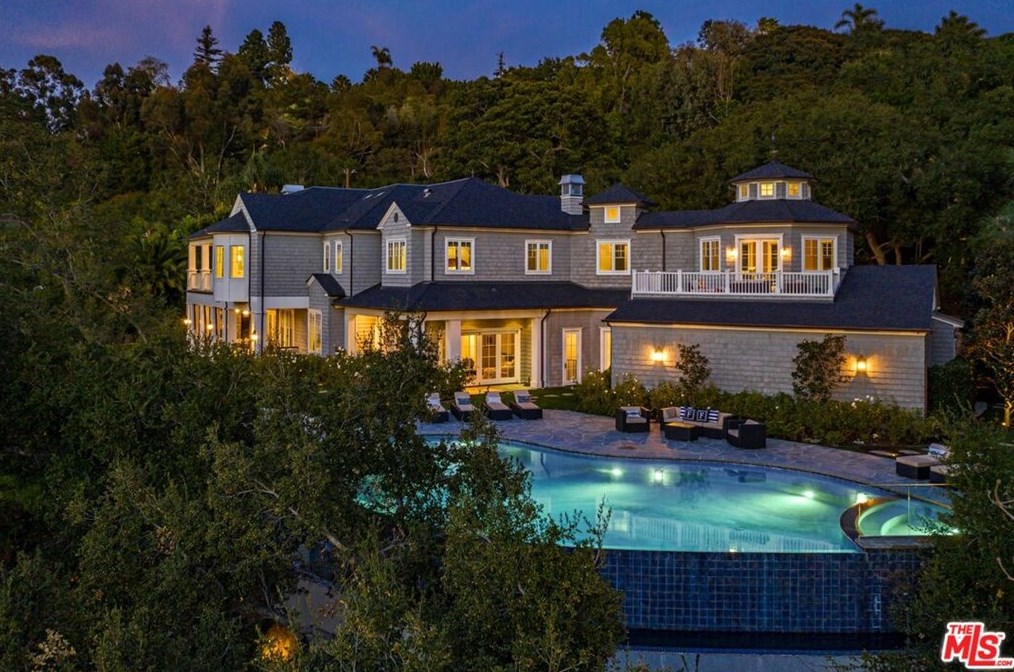 940 Oakmont Dr, Los Angeles CA  90049-1902 exterior