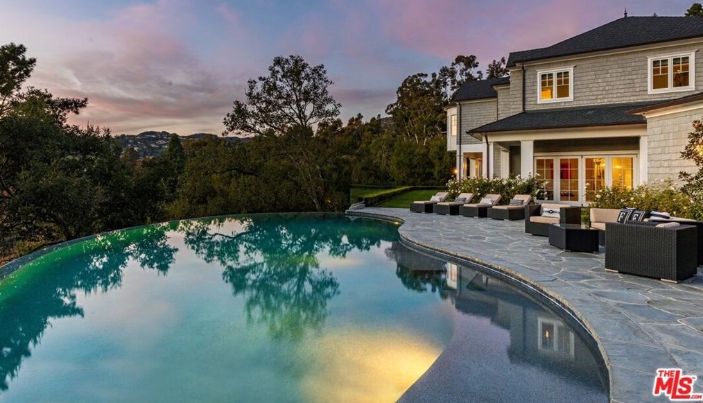 940 Oakmont Dr, Los Angeles CA  90049-1902 exterior