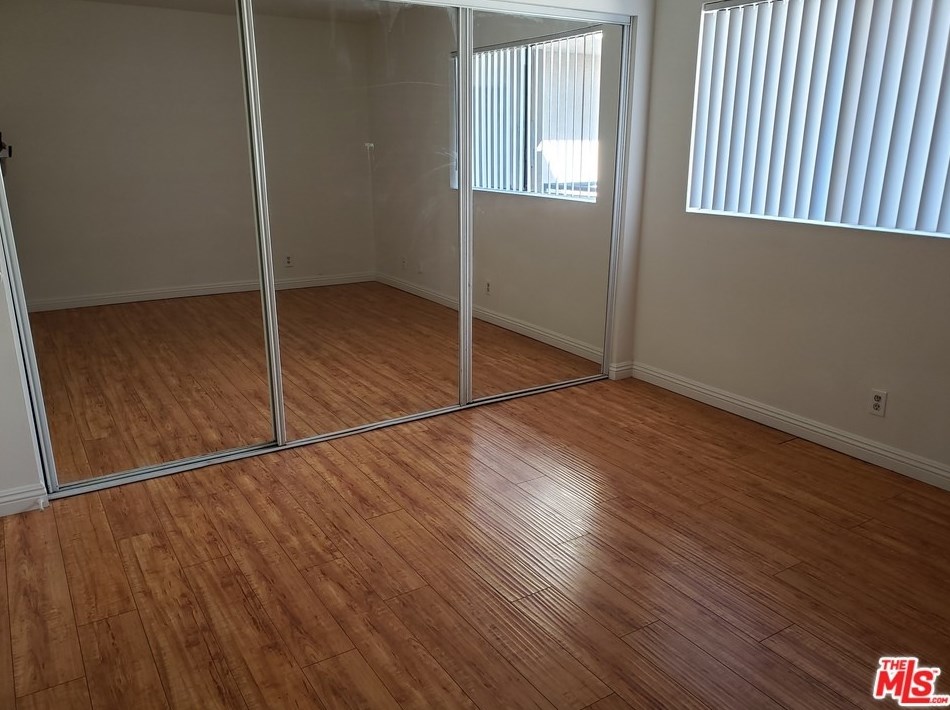 326 S Manhattan Pl #106, Los Angeles, CA 90020