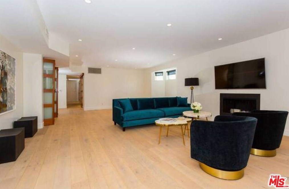 616 Huntley Dr, Los Angeles, CA 90069-5007