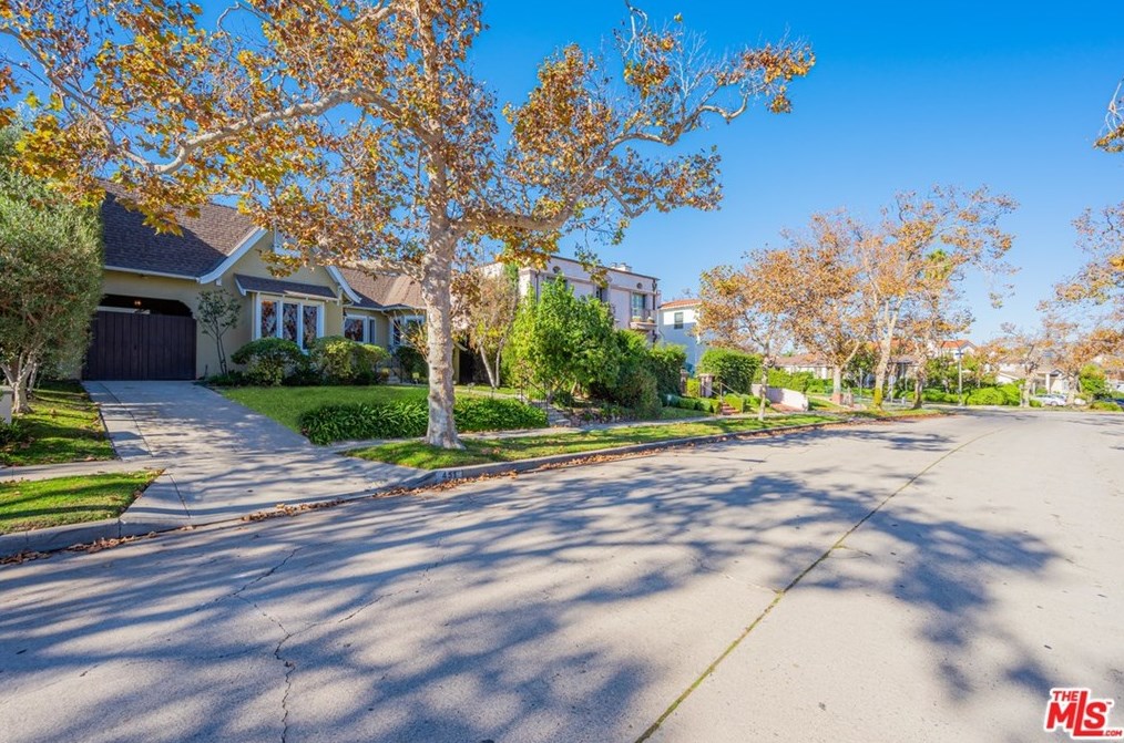 451 Rodeo Dr, Beverly Hills, CA 90210-4501