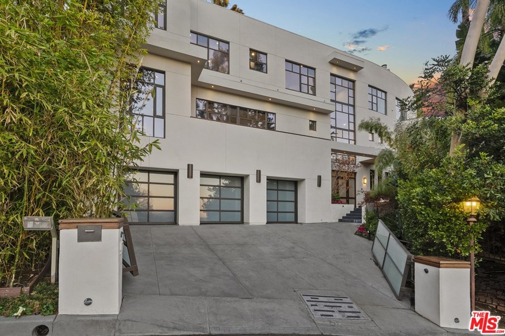 9267 Thrush Way, Los Angeles, CA 90069-1130