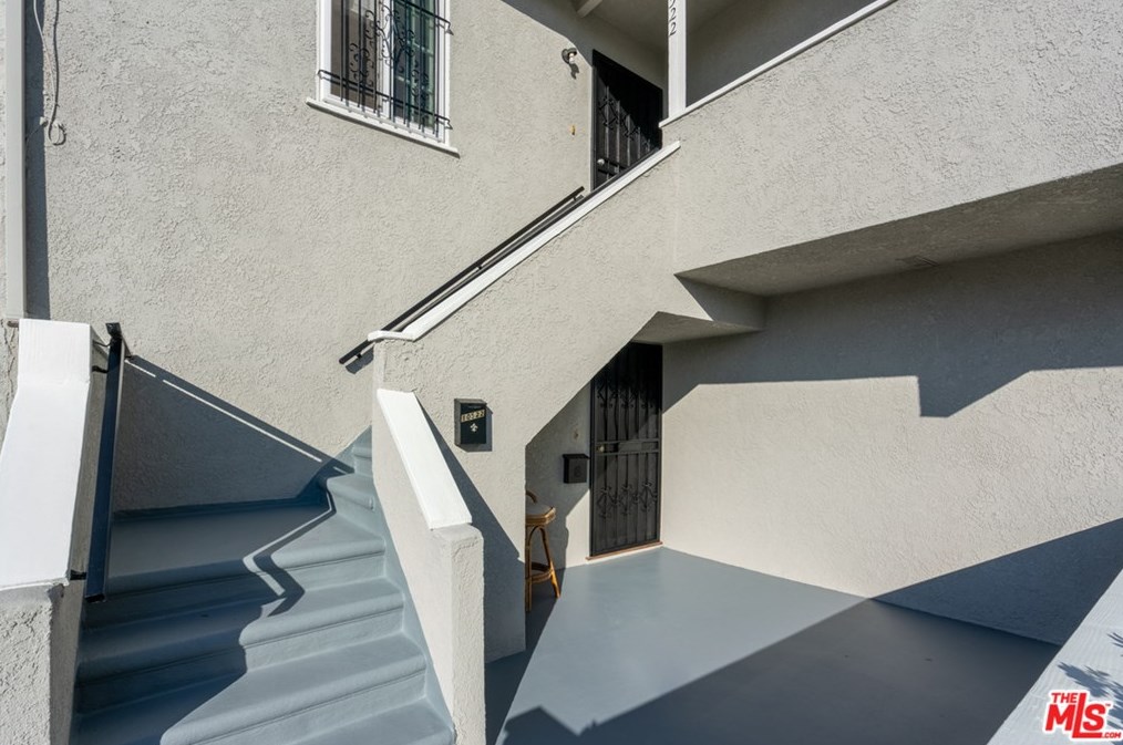 10520 Haas Ave, Los Angeles CA  90047-4334 exterior