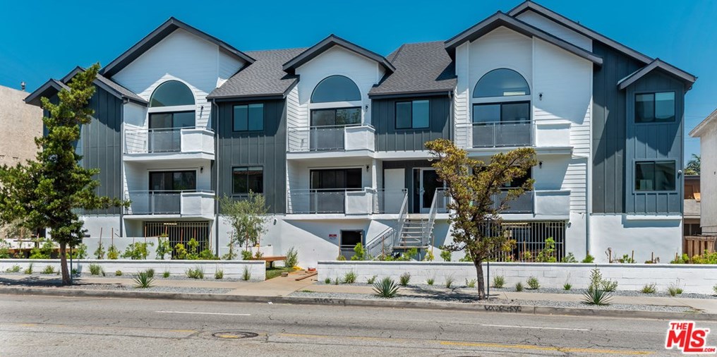1546 Bundy Dr, Los Angeles CA  90025-2678 exterior