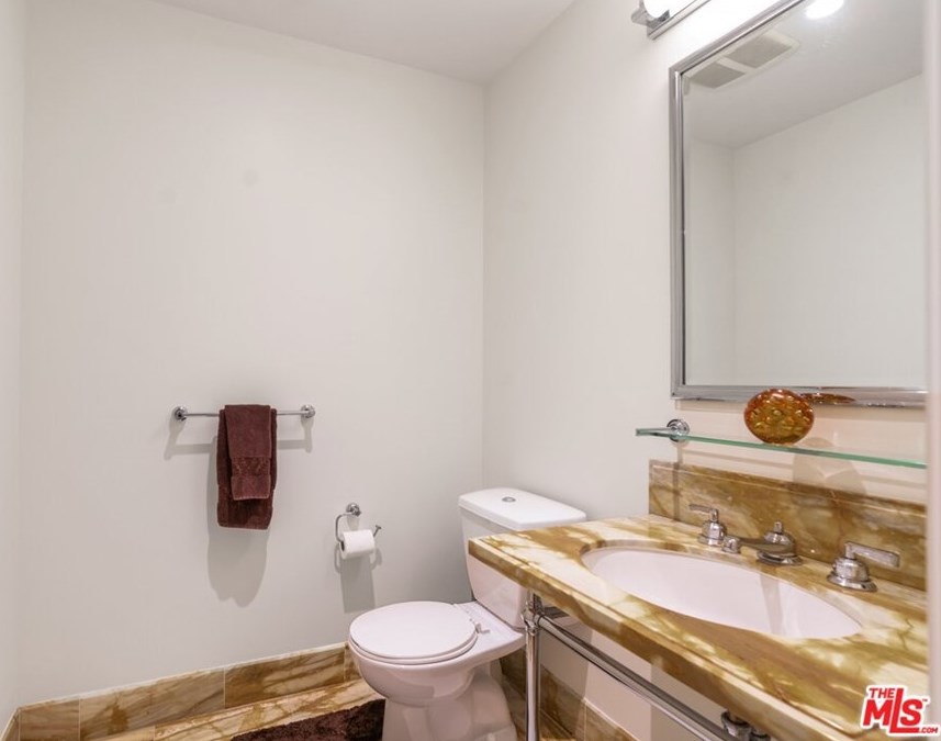 1 Century Dr, Los Angeles CA  90067-3401 exterior