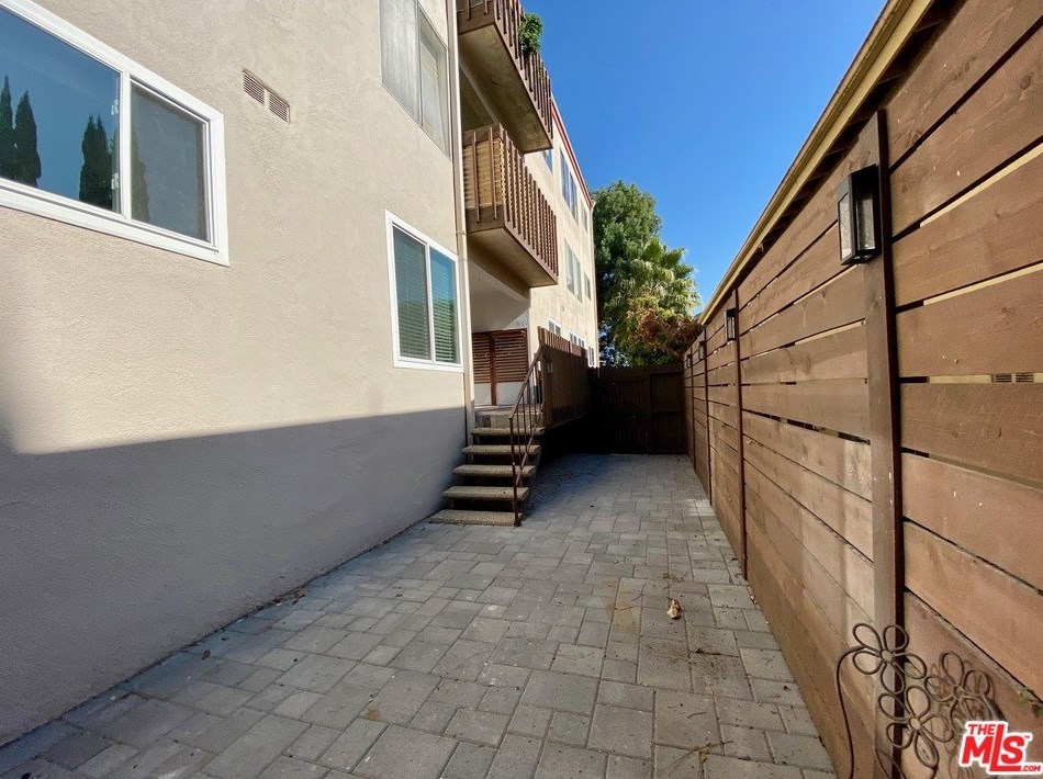 500 Oak Knoll Ave, Pasadena CA  91101-3411 exterior