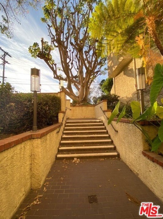 1900 Vine St Apt 209, Los Angeles, CA 90068