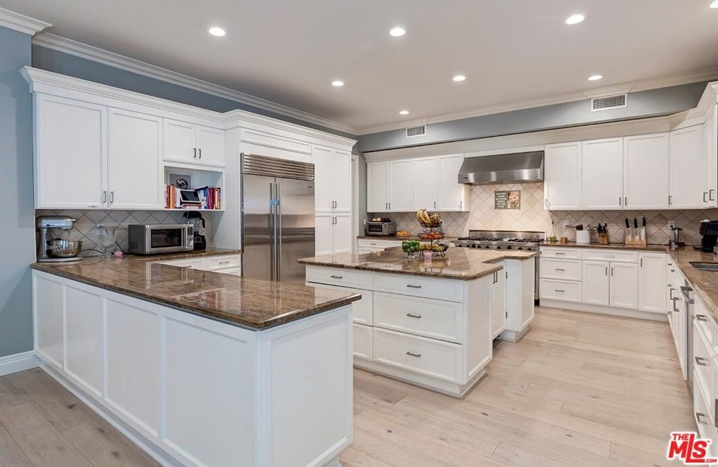 9320 Oakmore Rd, Los Angeles CA 90035-4024 exterior