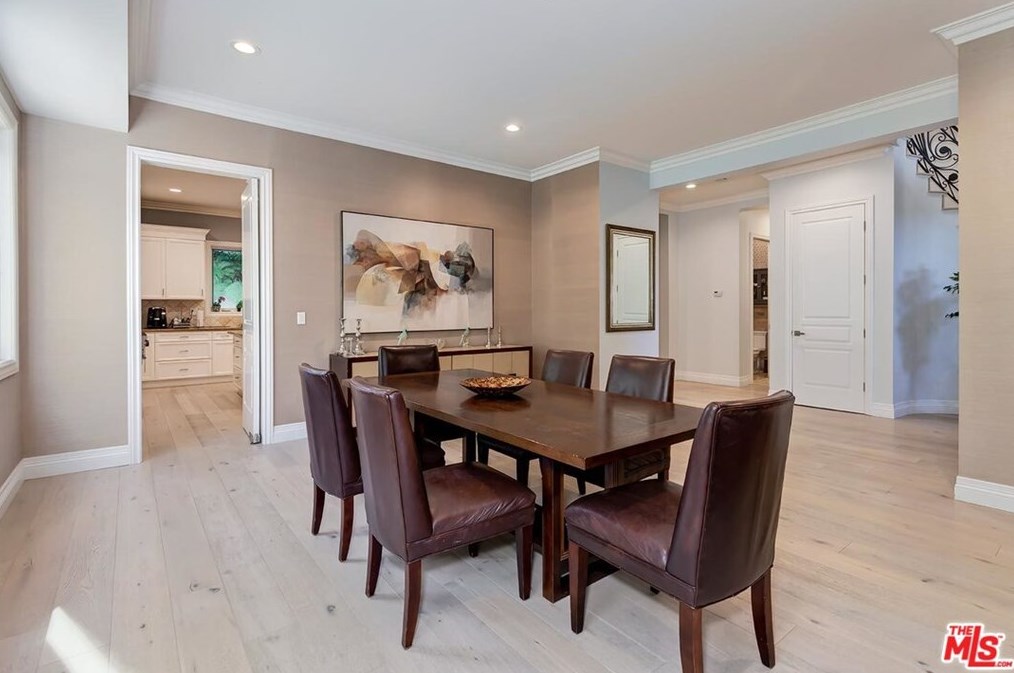 9320 Oakmore Rd, Los Angeles CA 90035-4024 exterior