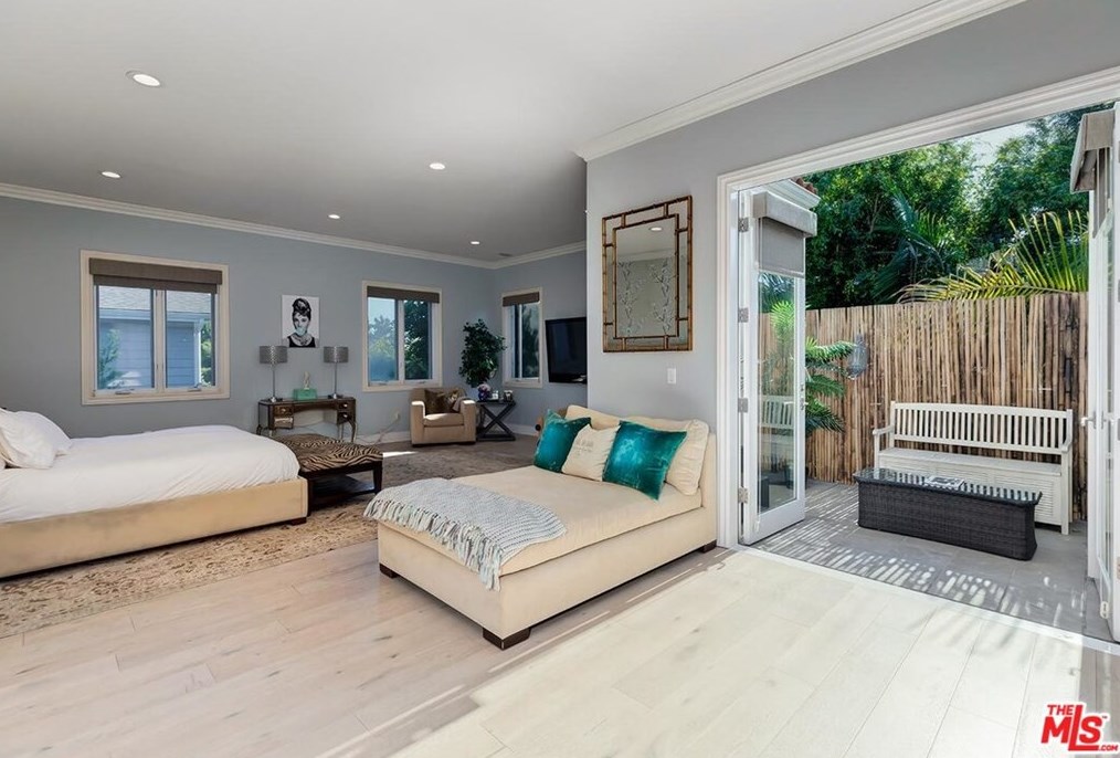 9320 Oakmore Rd, Los Angeles CA 90035-4024 exterior