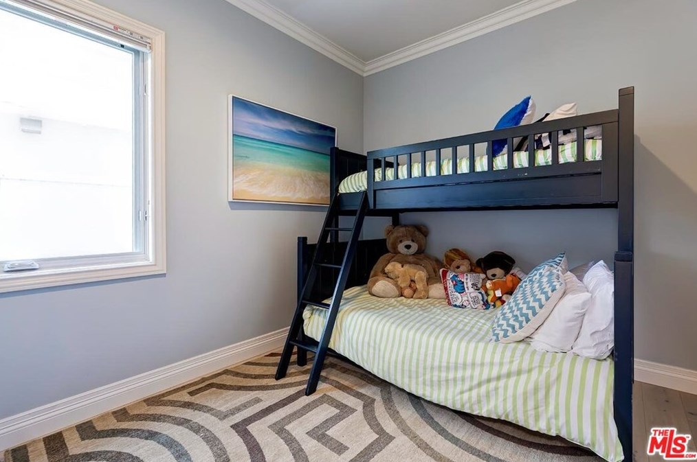 9320 Oakmore Rd, Los Angeles CA 90035-4024 exterior