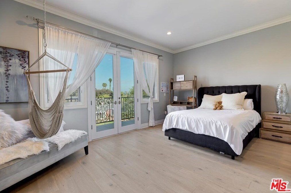 9320 Oakmore Rd, Los Angeles CA 90035-4024 exterior